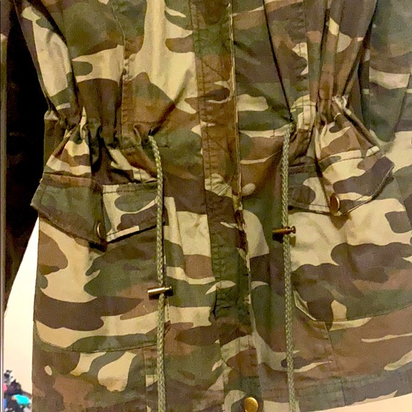 EUC Camo utility jacket 🧥 💚 - Picture 3 of 3